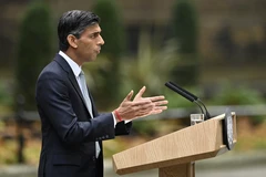 Tân Thủ tướng Anh Rishi Sunak phát biểu tại Số 10 phố Downing ở London ngày 25/10/2022. (Ảnh: AFP/ TTXVN)