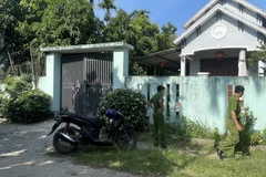 Công an tỉnh Quảng Ngãi điều tra tại hiện trường vụ án mạng. (Ảnh: Phạm Cường/TTXVN)