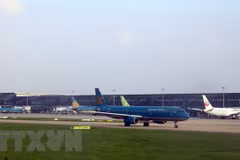 Máy bay của Vietnam Airline đỗ tại sân bay Nội Bài. (Ảnh: Huy Hùng/TTXVN) 