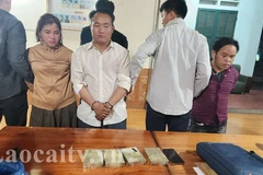 Các đối tượng và tang vật thu giữ. (Nguồn: Laocaitv)