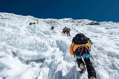 Cảnh báo mùa nguy hiểm khi chinh phục đỉnh núi Everest