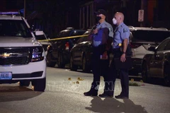 Cảnh sát phong tỏa hiện trường một vụ xả súng ở thành phố St. Louis thuộc bang Missouri của Mỹ. (Ảnh: KMOV/TTXVN)