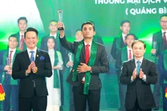 Anh Trần Mạnh Thịnh được vinh danh là doanh nhân trẻ khởi nghiệp xuất sắc 2023. (Ảnh: TTXVN phát)