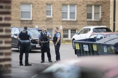 Cảnh sát được triển khai tại hiện trường vụ nổ súng ở Minneapolis, Minnesota, Mỹ. (Ảnh: AA/TTXVN) 