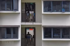 Một khu nhà ở của người lao động nước ngoài tại Singapore. (Ảnh: AFP/TTXVN)