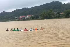 Sáng nay, lực lượng chức năng địa phương và gia đình tìm thấy thi thể anh Cao Văn Cường. (Nguồn: Nhân dân)