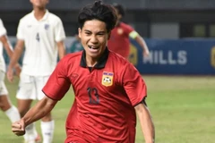 Ngay phút thứ 8, Lào đã mở tỷ số sau pha lập công của Phanthavong.