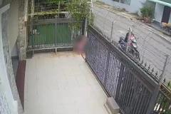 Bé gái nguy kịch do bị cửa tự động kẹp ngang người trong 5 phút