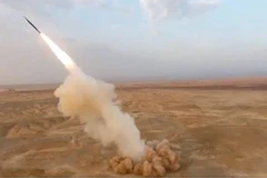 Iran phóng tên lửa đạn đạo từ dưới lòng đất. (Nguồn: Twitter) 