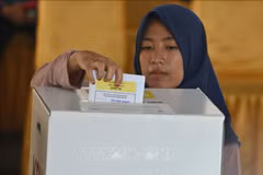 Cử tri Indonesia bỏ phiếu tại điểm bầu cử Tổng thống và bầu cử lập pháp ở Jakarta ngày 17/4/2019. (Ảnh tư liệu: AFP/TTXVN)