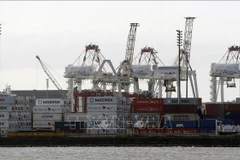 Hàng hóa được xếp tại cảng ở Buenos Aires, Argentina ngày 10/9/2018. (Ảnh: AFP/TTXVN)) 