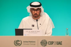 Chủ tịch COP28 Sultan Al Jaber phát biểu tại cuộc họp báo ở Dubai, UAE. (Ảnh: AFP/TTXVN)