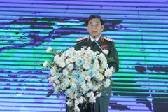 Bộ trưởng Bộ Quốc phòng Phan Văn Giang phát biểu tại buổi lễ. (Ảnh: Hoàng Ngọc /TTXVN)