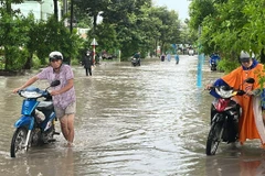 Mưa lớn gây ngập nặng nhiều tuyến đường ở Bình Dương