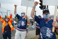 Đình công tại cảng Montreal ở Canada (Ảnh: CBC) 