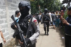 Cảnh sát Indonesia. (Nguồn: The Wall Street Journal) 