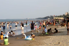 Du lịch Biển Cửa Lò . (Ảnh: Văn Tý/TTXVN) 