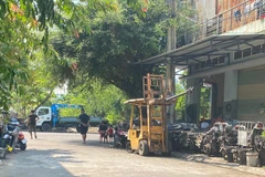 Các bãi sửa xe tự phát nằm trong khu dân cư thuộc tổ 47, khu vực 9, phường Đống Đa, thành phố Quy Nhơn khiến người dân bức xúc, kiến nghị cơ quan chức năng xử lý dứt điểm. (Ảnh: Tường Quân/TTXVN)