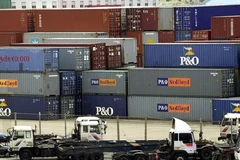 Các container hàng hóa tại cảng Busan (Hàn Quốc). (Ảnh: AFP/TTXVN) 