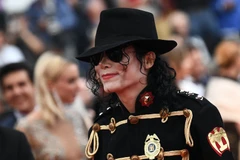 Đấu giá chiếc mũ phớt của huyền thoại Michael Jackson