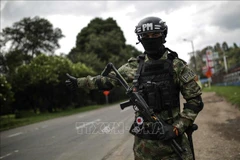 Cảnh sát điều tiết giao thông tại Bogota, Colombia. (Ảnh tư liệu: THX/TTXVN)