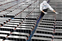 Sản xuất pin lithium cho ôtô điện và các mục đích sử dụng khác. (Ảnh: AFP) 