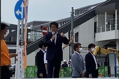 Cựu Thủ tướng Nhật Bản Abe Shinzo phát biểu tại Nara ngày 8/7