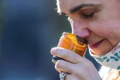 Bệnh nhân COVID-19 lo sợ sẽ vĩnh viễn mất đi khứu giác, vị giác