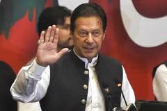 Cựu Thủ tướng Imran Khan phát biểu tại Lahore, Pakistan. (Ảnh: AFP/TTXVN) 
