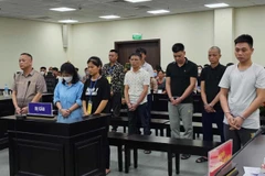 Phạt tù nhóm 9 bị cáo khai thác cát trái phép trên sông Đà