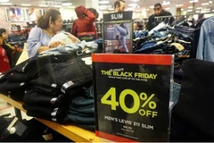 Người dân mua sắm tại một siêu thị ở Montebello, California, Mỹ. (Nguồn: AFP/TTXVN) 