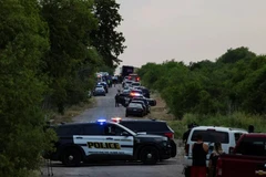 Hiện trường nơi cảnh sát phát hiện chiếc xe đầu kéo đỗ bên đường. (Ảnh: Foxnews)