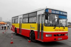 Lái xe của Xí nghiệp Bus Thăng Long tham dự cuộc thi. (Ảnh: Việt Hùng/Vietnam+) 