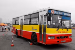 Lái xe của Xí nghiệp Bus Thăng Long tham dự cuộc thi. (Ảnh: Việt Hùng/Vietnam+) 