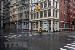 Các cửa hàng đóng cửa do dịch COVID-19 (Ảnh: AFP/TTXVN)