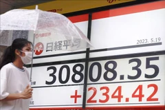 Bảng chỉ số chứng khoán tại Tokyo, Nhật Bản. (Ảnh tư liệu: Kyodo/TTXVN)