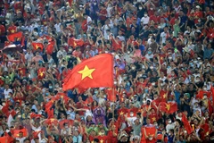 Bầu không khí cuồng nhiệt trên sân vận động Việt Trì. (Ảnh: Trung Kiên/TTXVN)