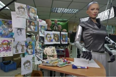 Các tác phẩm nghệ thuật của Sophia được trưng bày tại studio Hanson Robotics ở Hong Kong vào ngày 29/3/2021.(Ảnh: AP) 