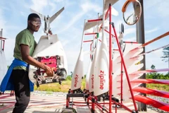 Zipline, một công ty Mỹ chuyên vận chuyển các sản phẩm y tế bằng máy bay không người lái.(Nguồn: Reuters)