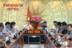 Ban Chỉ huy Phòng chống thiên tai và Tìm kiếm cứu nạn tỉnh Phú Yên triển khai các biện pháp ứng phó với bão Noru. (Ảnh: Xuân Triệu /TTXVN)