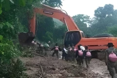 Lào: Tìm thấy lái xe người Việt mất tích do sạt lở đất ở quốc lộ 8