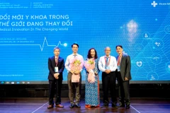 PGS.TS Lê thị Anh Thư - Giám đốc Y khoa Tập đoàn y khoa Hoàn Mỹ và các chuyên gia khách mời.