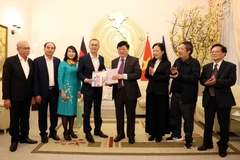 Gìn giữ và phát triển văn hóa-nghệ thuật Việt Nam ở Đức