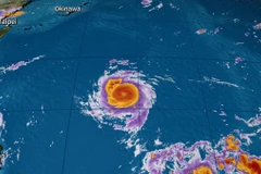 Bão Chanthu mạnh lên nhanh chóng hướng đến Đài Loan và miền nam Trung Quốc. (Ảnh: cnn.com)