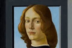 Bức tranh Young Man Holding a Roundel của danh họa Botticelli (Nguồn: Sothebys) 