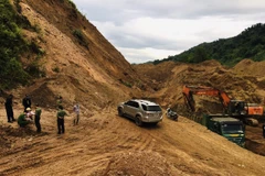 Toàn cảnh hiện trường khai thác khoảng sản trái phép.(Nguồn: HGTV)