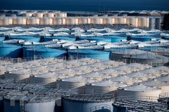 Các bể chứa nước nhiễm xạ tại Nhà máy điện hạt nhân Fukushima Daiichi ở Okuma, Fukushima, Nhật Bản ngày 21/2/2021. (Ảnh: AFP/TTXVN) 