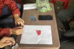 Tang vật thu giữ được liên quan đến hành vi tàng trữ trái phép chất ma túy của Phạm Anh Tuấn. (Ảnh:TTXVN phát)