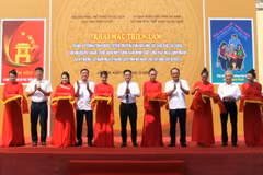 Triển lãm tranh cổ động tấm lớn về giá trị văn hóa, con người Việt Nam