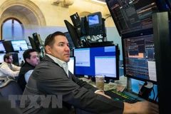 Giao dịch viên tại Sàn giao dịch chứng khoán New York, Mỹ. (Ảnh minh họa. THX/TTXVN) 